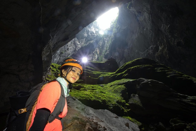 H’Hen Niê kể chuyện gặp ác mộng khi ngủ trong lòng hang Sơn Đoòng - 1 H’Hen Niê kể chuyện gặp ác mộng khi ngủ trong lòng hang Sơn Đoòng - 1