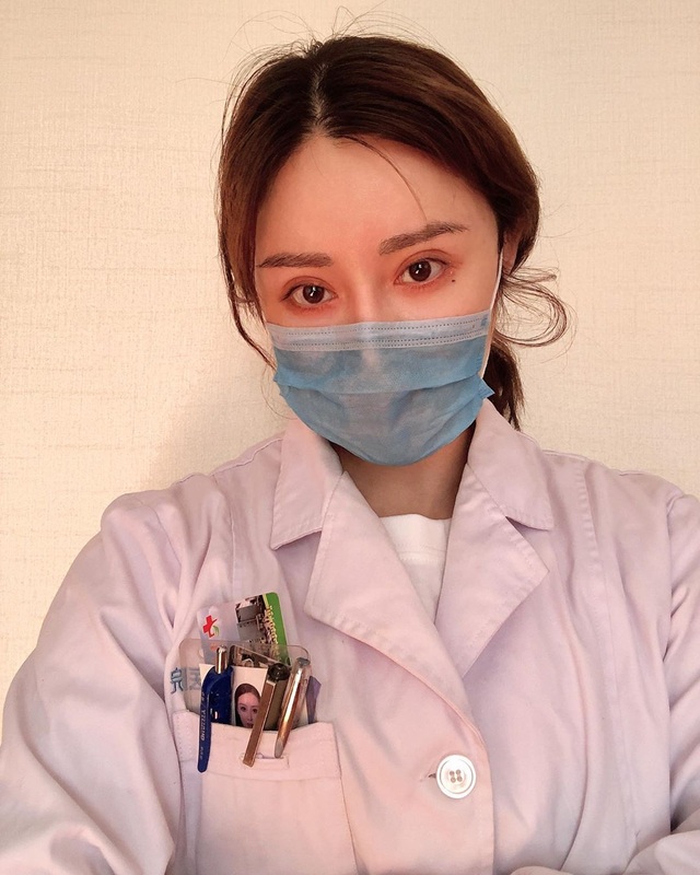 Sắc vóc của nữ bác sĩ “cơ bắp cuồn cuộn” đang chiến đấu với virus corona - Ảnh minh hoạ 2