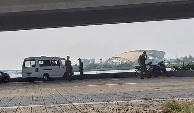 Phát hiện vali chứa thi thể trôi trên sông Hàn - 2