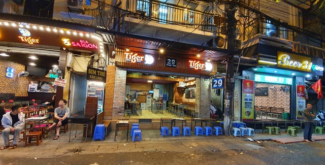 Hàng loạt nhà hàng đóng cửa, cho nhân viên nghỉ vì dịch cúm corona - 2 Hàng loạt nhà hàng đóng cửa, cho nhân viên nghỉ vì dịch cúm corona - 2