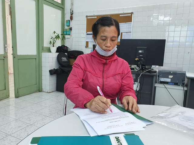 Người vợ nghẹn ngào đón nhận tấm lòng hảo tâm giúp đỡ chồng lúc nguy nan - 2