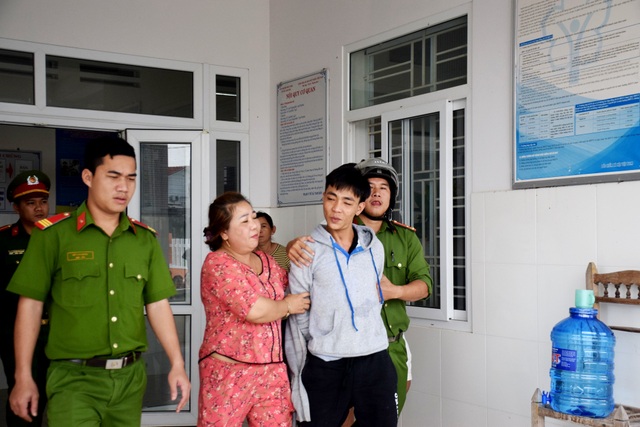 Đang ngồi uống nước, 1 phụ nữ bị đối tượng nghi ngáo đá hành hung bất tỉnh - 1 Đang ngồi uống nước, 1 phụ nữ bị đối tượng nghi ngáo đá hành hung bất tỉnh - 1