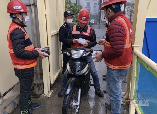Đại công trường cao ốc nghìn tỷ kín khẩu trang, đo trán từ cửa - 5 Đại công trường cao ốc nghìn tỷ kín khẩu trang, đo trán từ cửa - 5