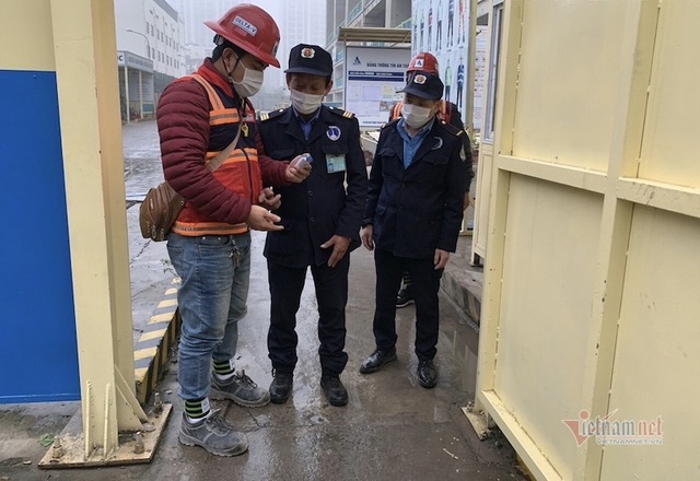 Đại công trường cao ốc nghìn tỷ kín khẩu trang, đo trán từ cửa - 6 Đại công trường cao ốc nghìn tỷ kín khẩu trang, đo trán từ cửa - 6