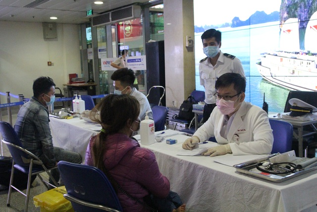 Có ca bệnh mới, TPHCM lấy mẫu xét nghiệm nhân viên sân bay Tân Sơn Nhất - 2 Có ca bệnh mới, TPHCM lấy mẫu xét nghiệm nhân viên sân bay Tân Sơn Nhất - 2