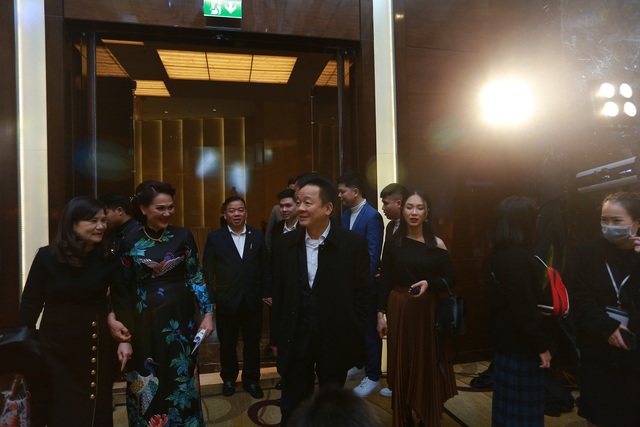 Đám cưới Duy Mạnh - Quỳnh Anh: Cô dâu, chú rể bật khóc vì xúc động - 4 Đám cưới Duy Mạnh - Quỳnh Anh: Cô dâu, chú rể bật khóc vì xúc động - 4