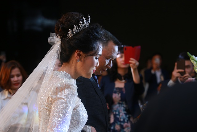 Đám cưới Duy Mạnh - Quỳnh Anh: Cô dâu, chú rể bật khóc vì xúc động - 3