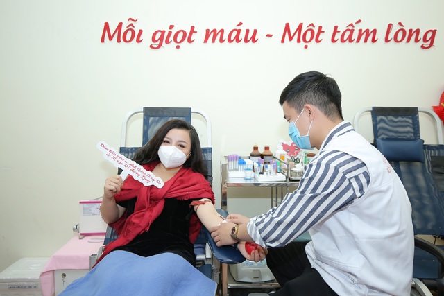 NSƯT Tố Nga kêu gọi hiến máu tình nguyện giữa dịch virus corona - 4 NSƯT Tố Nga kêu gọi hiến máu tình nguyện giữa dịch virus corona - 4