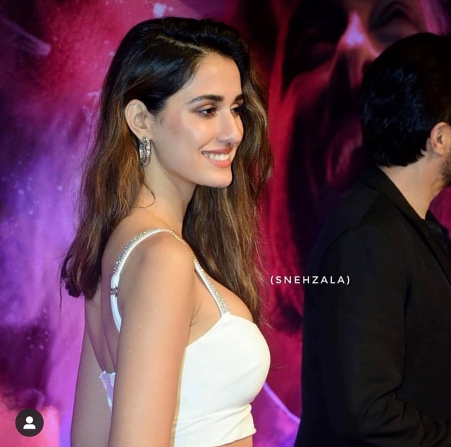 Biểu tượng gợi cảm của Bollywood Disha Patani khoe vòng một quyến rũ - 7