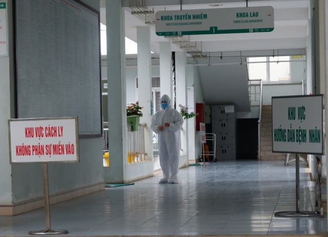 Tuyến đầu chống nCoV: Lào Cai tiếp nhận 216 người Việt từ tâm dịch - 3