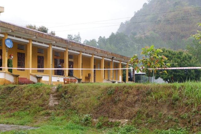 Tuyến đầu chống nCoV: Lào Cai tiếp nhận 216 người Việt từ tâm dịch - 4