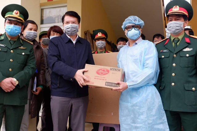 Tuyến đầu chống nCoV: Lào Cai tiếp nhận 216 người Việt từ tâm dịch - 6