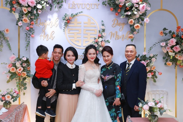 Đám cưới Duy Mạnh - Quỳnh Anh: Cặp đôi trao nhẫn, chính thức là vợ chồng - 22 Đám cưới Duy Mạnh - Quỳnh Anh: Cặp đôi trao nhẫn, chính thức là vợ chồng - 22