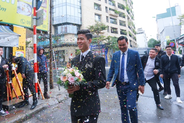 Đám cưới Duy Mạnh - Quỳnh Anh: Cặp đôi trao nhẫn, chính thức là vợ chồng - 27 Đám cưới Duy Mạnh - Quỳnh Anh: Cặp đôi trao nhẫn, chính thức là vợ chồng - 27