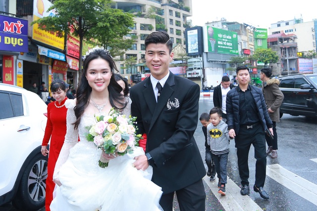 Đám cưới Duy Mạnh - Quỳnh Anh: Cặp đôi trao nhẫn, chính thức là vợ chồng - 29 Đám cưới Duy Mạnh - Quỳnh Anh: Cặp đôi trao nhẫn, chính thức là vợ chồng - 29