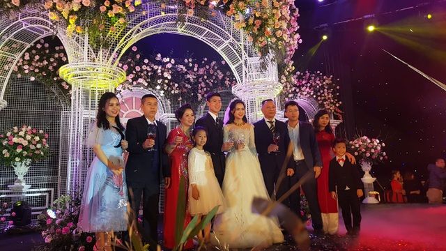 Đám cưới Duy Mạnh - Quỳnh Anh: Cặp đôi trao nhẫn, chính thức là vợ chồng - 9 Đám cưới Duy Mạnh - Quỳnh Anh: Cặp đôi trao nhẫn, chính thức là vợ chồng - 9
