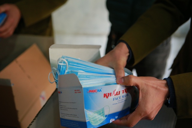 Phát hiện một người Trung Quốc thu gom 50 thùng khẩu trang tại Hà Nội - 5 Phát hiện một người Trung Quốc thu gom 50 thùng khẩu trang tại Hà Nội - 5