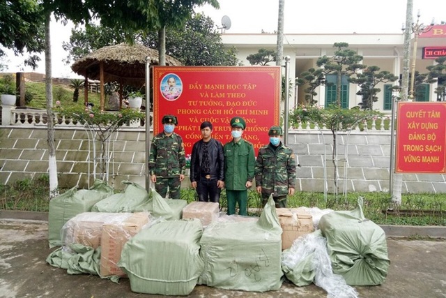 Liên tiếp bắt giữ hàng chục nghìn khẩu trang y tế bán sang Trung Quốc - 1 Liên tiếp bắt giữ hàng chục nghìn khẩu trang y tế bán sang Trung Quốc - 1