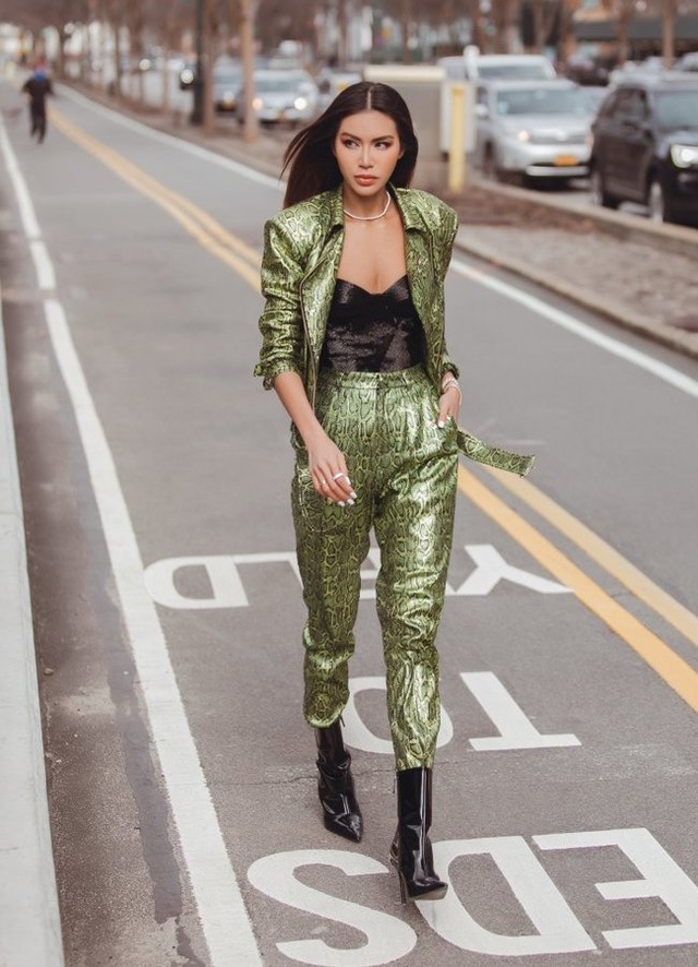 Minh Hằng, Khánh My diện đồ bơi khoe ba vòng nóng bỏng - 10