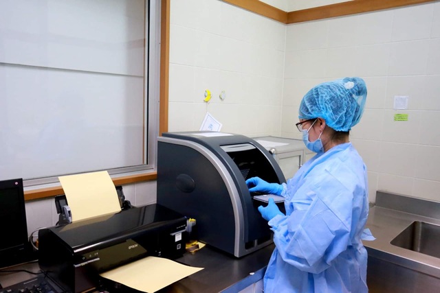 Bệnh viện đầu tiên tại miền Trung thực hiện được xét nghiệm virus corona - 3