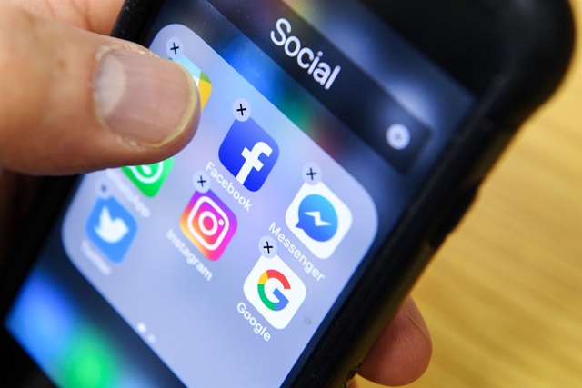 Chuyện khó tin: Facebook bị tấn công mất tài khoản Twitter và Instagram