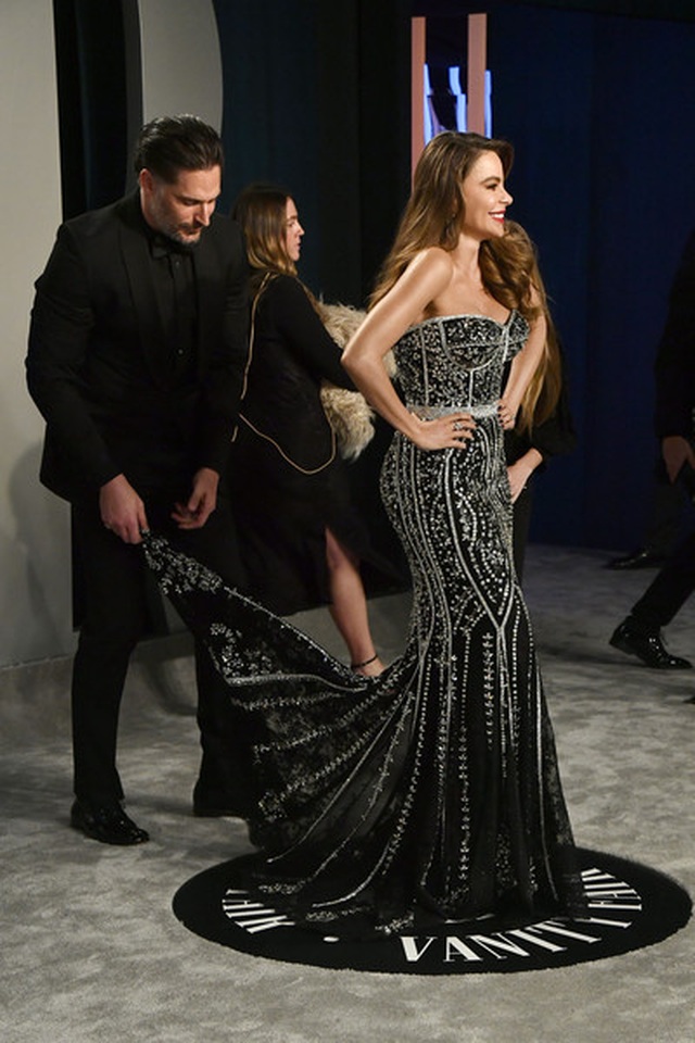 Emily Ratajkowski diện áo nhỏ xíu dự sự kiện - 5