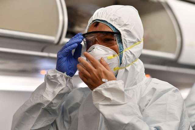 Hình ảnh đầu tiên của 30 người Việt vừa trở về từ Vũ Hán - 5