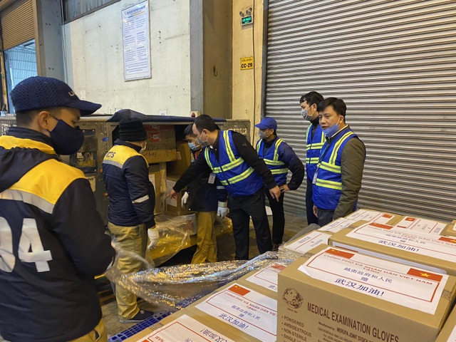 Chuyến bay đặc biệt chở 30 người Việt từ Vũ Hán về nước - 5