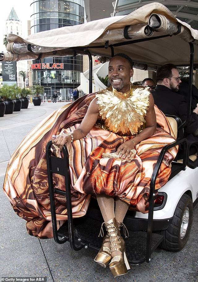 Nam diễn viên Billy Porter diện váy áo rực rỡ dự lễ trao giải Oscar - 4 Nam diễn viên Billy Porter diện váy áo rực rỡ dự lễ trao giải Oscar - 4
