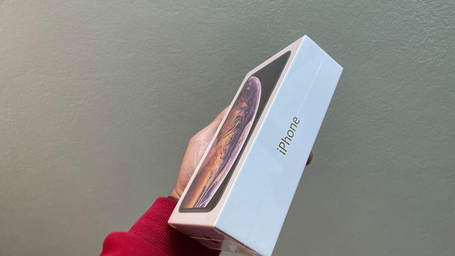 Hộp quà iPhone sang chảnh tặng Valentine khiến chị em mừng hụt - 1 Hộp quà iPhone sang chảnh tặng Valentine khiến chị em mừng hụt - 1