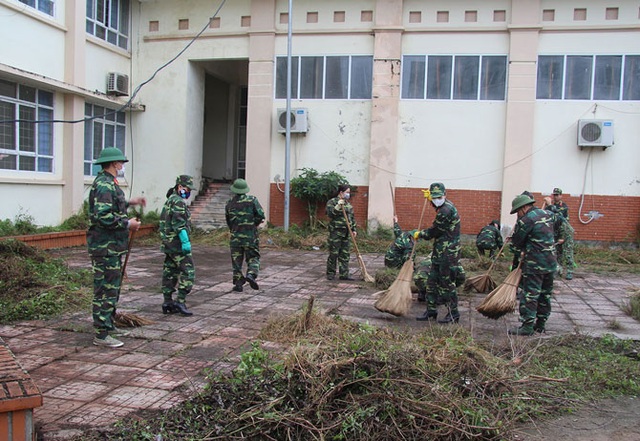 Lắp đặt bệnh viện dã chiến 300 giường ở “ổ dịch” Vĩnh Phúc - 2