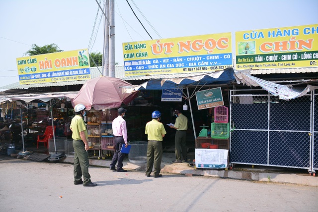 Nhiều tiểu thương chợ động vật hoang dã đóng quầy né đoàn kiểm tra - 2 Nhiều tiểu thương chợ động vật hoang dã đóng quầy né đoàn kiểm tra - 2