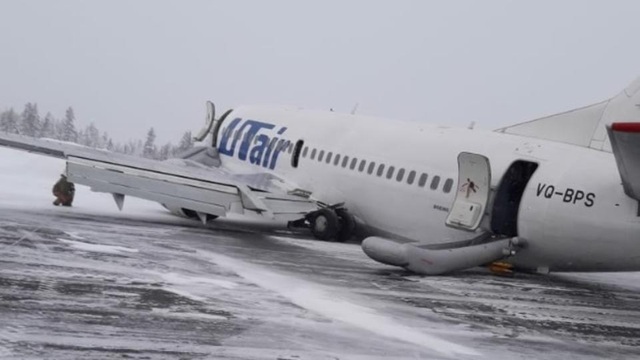 Video máy bay Boeing chở 94 người tiếp đất bằng bụng tại Nga