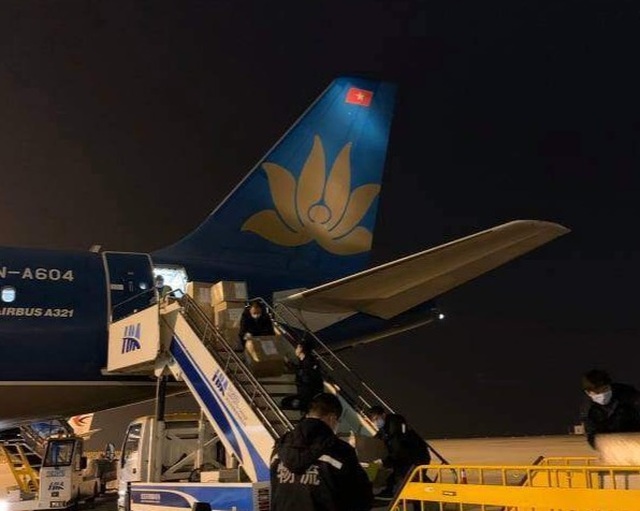 Hình ảnh đầu tiên của 30 người Việt vừa trở về từ Vũ Hán - 9