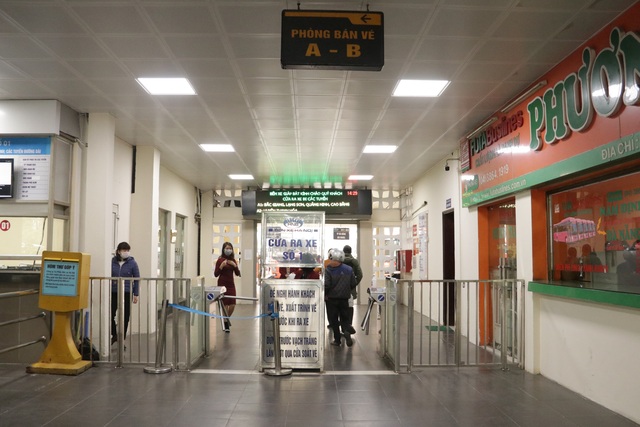 Tình cảnh vài ba khách giữa hàng trăm ghế trống tại các bến xe Hà Nội - 4