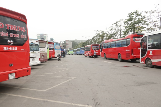 Tình cảnh vài ba khách giữa hàng trăm ghế trống tại các bến xe Hà Nội - 8