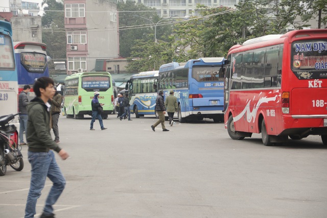 Tình cảnh vài ba khách giữa hàng trăm ghế trống tại các bến xe Hà Nội - 5