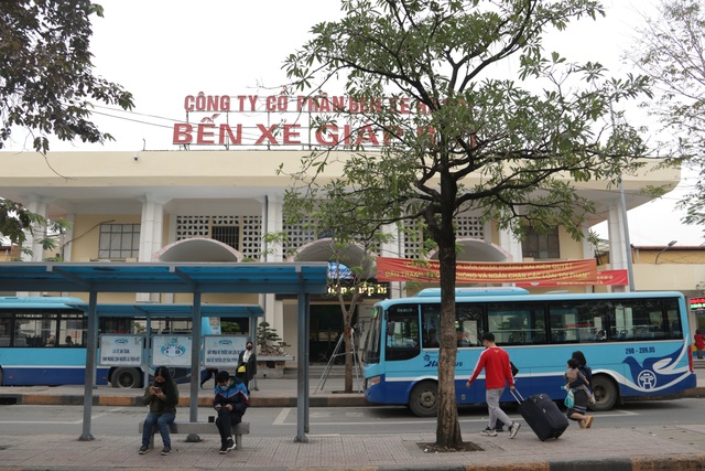 Tình cảnh vài ba khách giữa hàng trăm ghế trống tại các bến xe Hà Nội - 1