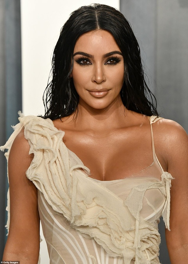 Chị em cô Kim diện váy ôm sát gợi cảm - 4