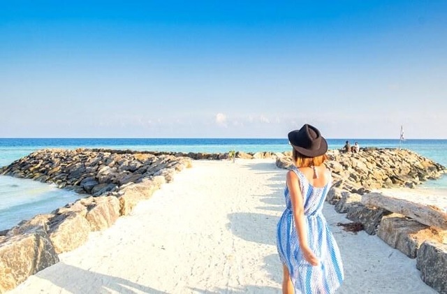 Nữ du khách xinh đẹp bị bắt vì ... mặc bikini - 3 Nữ du khách xinh đẹp bị bắt vì ... mặc bikini - 3