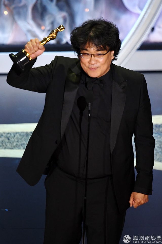 Khoảnh khắc rực rỡ của dàn sao “Ký sinh trùng” trên thảm đỏ Oscar 2020 - 19 Khoảnh khắc rực rỡ của dàn sao “Ký sinh trùng” trên thảm đỏ Oscar 2020 - 19