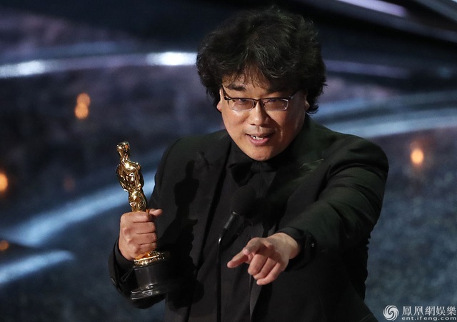 Khoảnh khắc rực rỡ của dàn sao “Ký sinh trùng” trên thảm đỏ Oscar 2020 - 16 Khoảnh khắc rực rỡ của dàn sao “Ký sinh trùng” trên thảm đỏ Oscar 2020 - 16