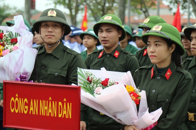 Quảng Bình: Những nữ tân binh rạng rỡ trong ngày nhập ngũ - 6 Quảng Bình: Những nữ tân binh rạng rỡ trong ngày nhập ngũ - 6