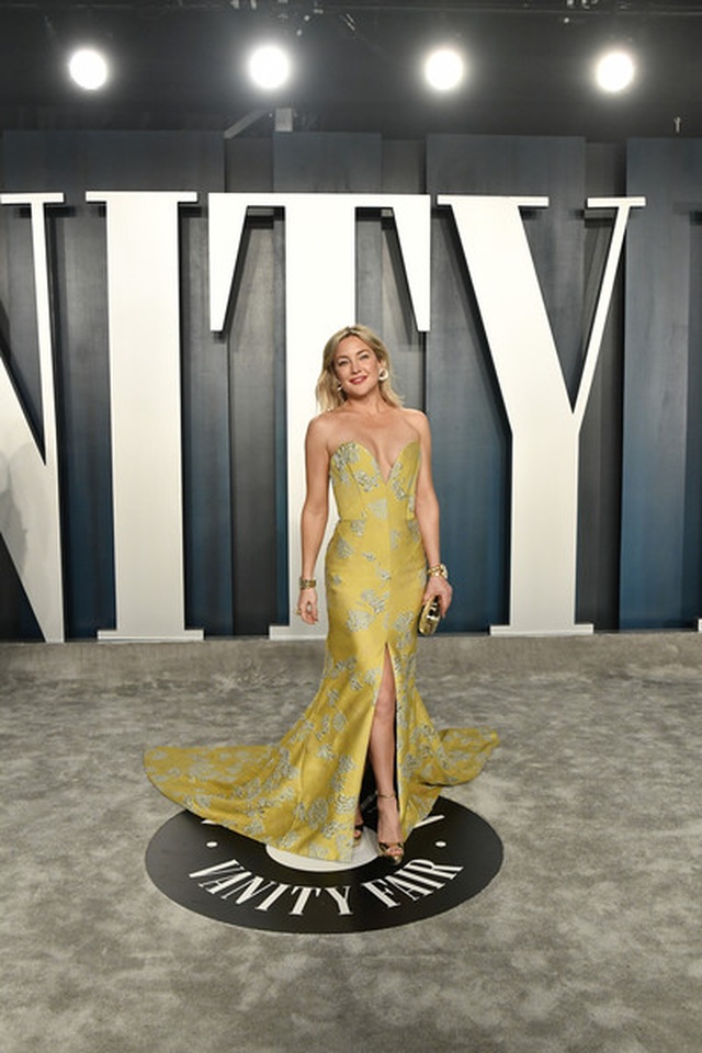 Charlize Theron quyến rũ đọ dáng Shay Mitchell - 14 Charlize Theron quyến rũ đọ dáng Shay Mitchell - 14