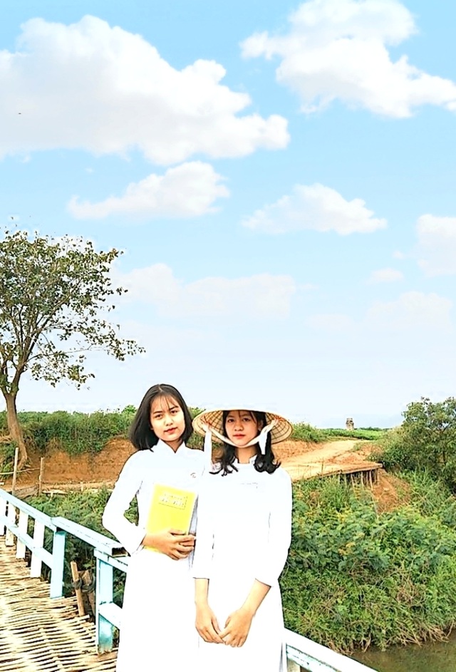 Giới trẻ háo hức check-in với cầu tre và cây cô đơn đẹp tựa phim - 5 Giới trẻ háo hức check-in với cầu tre và cây cô đơn đẹp tựa phim - 5