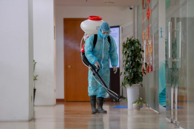 Nhiều cao ốc ở Hà Nội đồng loạt quét thân nhiệt khách, phòng virus corona - 6 Nhiều cao ốc ở Hà Nội đồng loạt quét thân nhiệt khách, phòng virus corona - 6