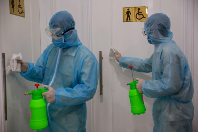 Nhiều cao ốc ở Hà Nội đồng loạt quét thân nhiệt khách, phòng virus corona - 8 Nhiều cao ốc ở Hà Nội đồng loạt quét thân nhiệt khách, phòng virus corona - 8