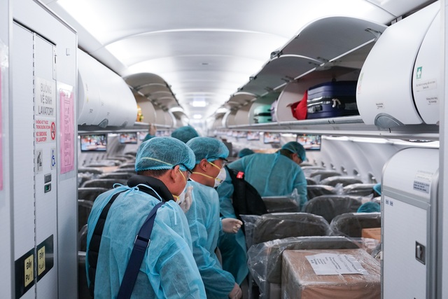 Xem lại hình ảnh chuyến bay tới “tâm dịch” Vũ Hán khủng khiếp nhất thế giới - 15