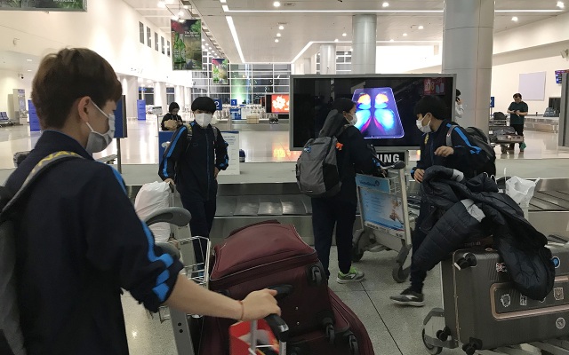 Đội tuyển nữ Việt Nam về nước sau thành công tại vòng loại Olympic - 8 Đội tuyển nữ Việt Nam về nước sau thành công tại vòng loại Olympic - 8