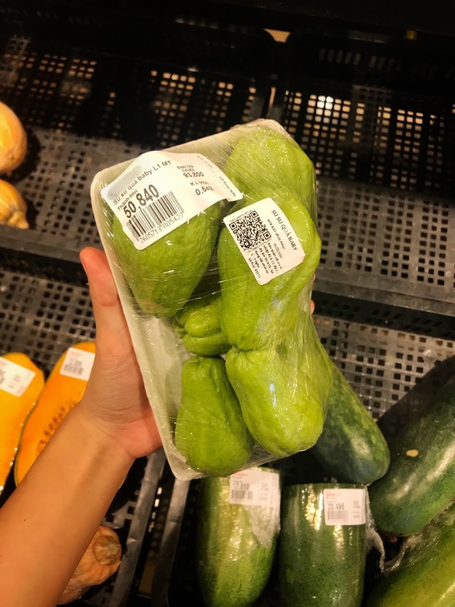 Chị em nội trợ “kêu trời’ vì giá rau xanh tăng chóng mặt - 4 Chị em nội trợ “kêu trời’ vì giá rau xanh tăng chóng mặt - 4